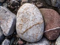 Unterschiedlich bunte Steine liegen beieinander